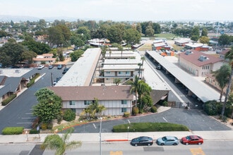 Garden View in Santa Fe Springs, CA - Foto de edificio - Building Photo