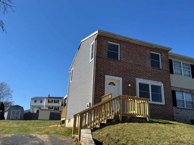 property at 1041 Monticello Ln