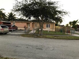 12636 SW 211th St, Unit 2 in Miami, FL - Building Photo