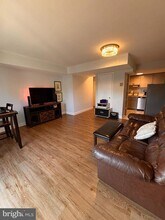 2 Canterbury Square in Alexandria, VA - Building Photo - Building Photo