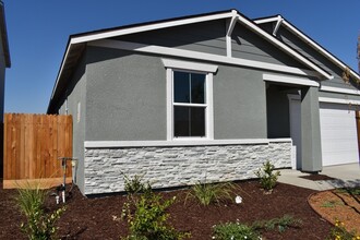 744 Stephanie Dr in Merced, CA - Building Photo - Building Photo