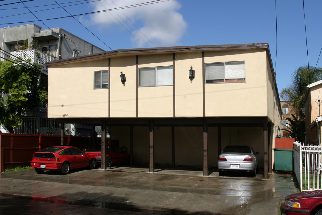 2425 E 15th St in Long Beach, CA - Building Photo