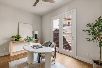 381 E Greenbriar Ln in Dallas, TX - Building Photo - Building Photo