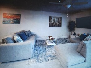 704 SW 4th Ave in Fort Lauderdale, FL - Foto de edificio - Building Photo