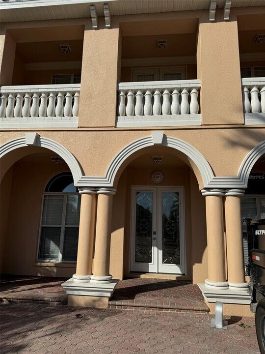 10722 Cory Lake Dr in Tampa, FL - Building Photo