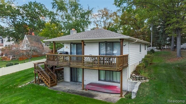 property at 9510 Beechcrest St