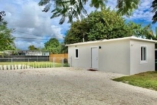 15001 Leisure Dr in Homestead, FL - Building Photo