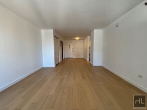 East 39th Street, Unit 24B in New York, NY - Foto de edificio - Building Photo