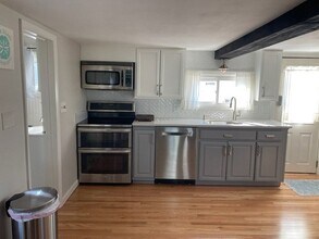 257 Northern Blvd in Newburyport, MA - Building Photo - Building Photo
