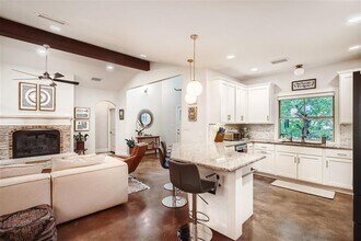 21825 Briarcliff Dr in Briarcliff, TX - Building Photo - Building Photo