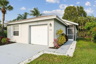 701 Key W St in Boynton Beach, FL - Foto de edificio - Building Photo