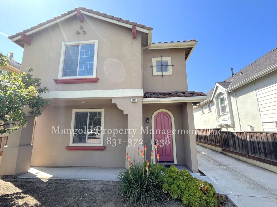 3075-3077 Crescent Ave in Marina, CA - Building Photo