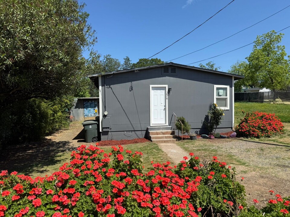 1878 Greenville St in Oroville, CA - Building Photo