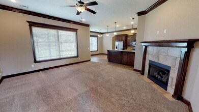 328 Creekside Dr in Elgin, OK - Building Photo - Building Photo