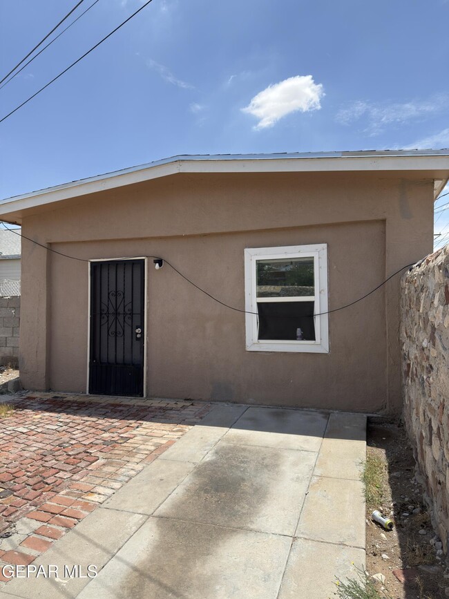 property at 2920 Myles St