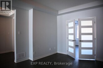 705 Fenwick Wy in Ottawa, ON - Building Photo - Building Photo