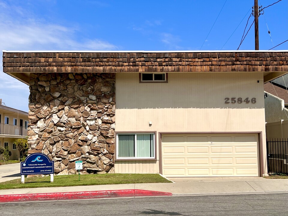 Oak Street Apartments in Lomita, CA - Building Photo