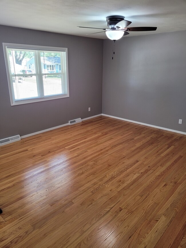 2021 W 35th St in Davenport, IA - Foto de edificio - Building Photo