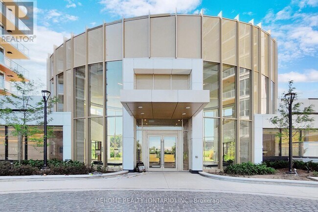 506-525 MCMAHON Dr in North York, ON - Building Photo - Building Photo