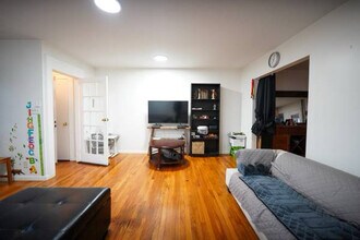 67-76 Dartmouth St in Queens, NY - Building Photo - Building Photo