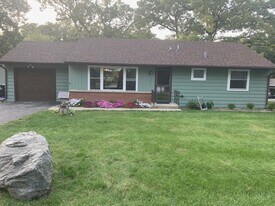 5411 W Lake Shore Dr in Wonder Lake, IL - Building Photo