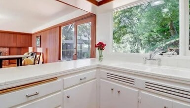 1069 Sterling Ave in Berkeley, CA - Building Photo - Building Photo