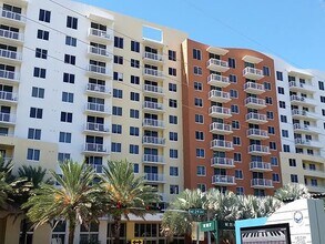 18800 NE 29th Ave, Unit 4 in Miami, FL - Building Photo - Building Photo