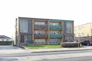 747-749 Lawrence Ave in Toronto, ON - Building Photo