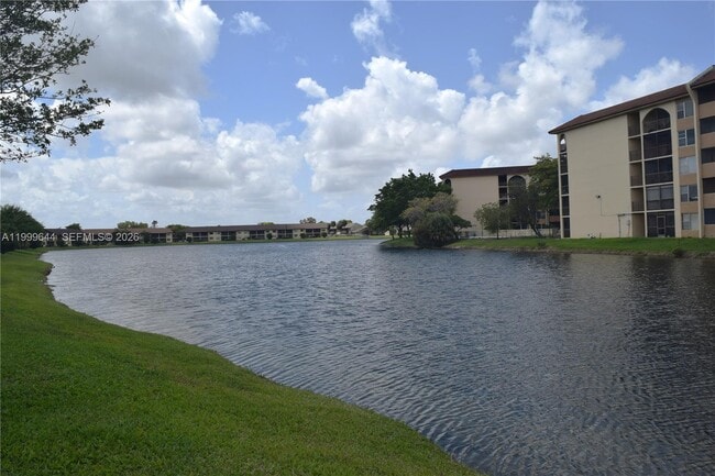 10013 Winding Lake Rd in Sunrise, FL - Building Photo - Building Photo