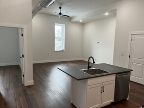 174 Park Ave, Unit 2 in Amherst, OH - Foto de edificio - Building Photo