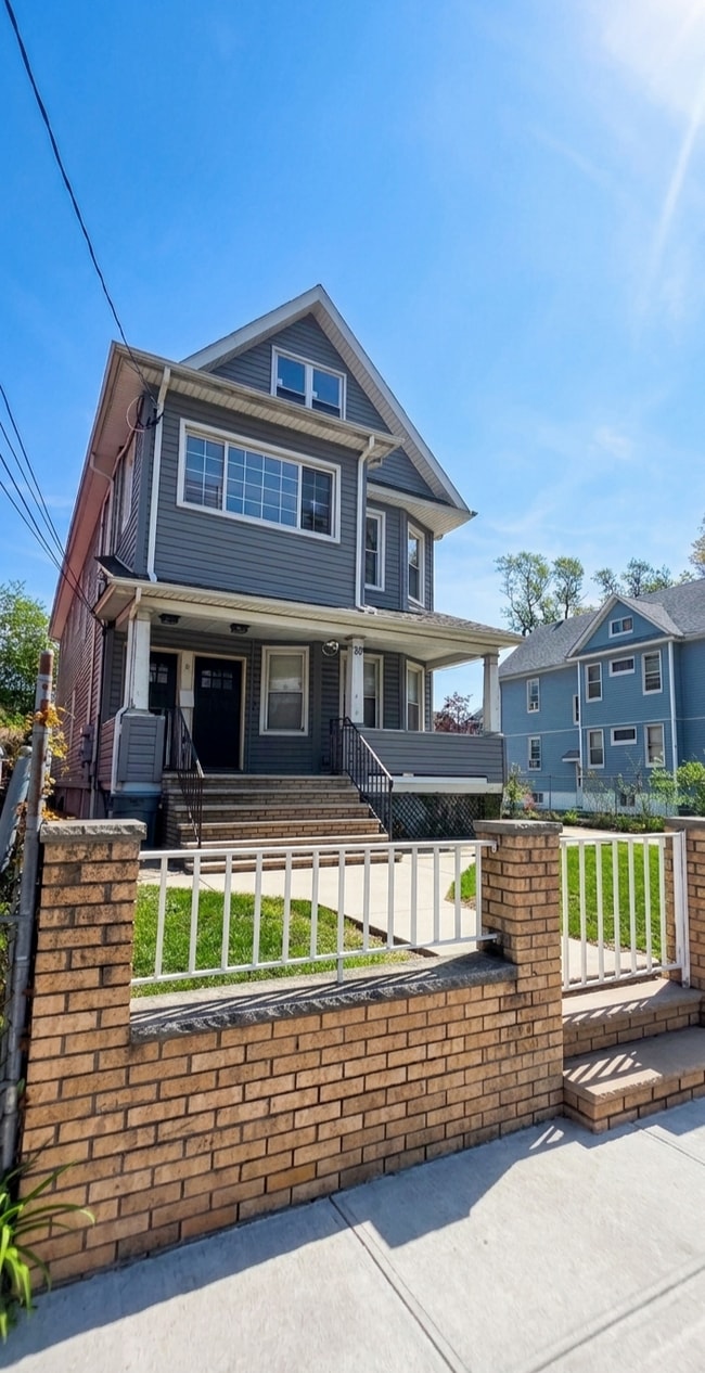 97 Elm St, Unit Second Floor Apartment