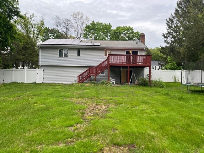 496 Dogwood Rd in Orange, CT - Foto de edificio - Building Photo