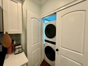 9 Cornwall St, Unit 2 in Boston, MA - Foto de edificio - Building Photo
