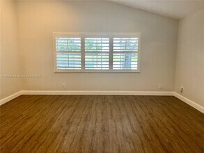 460 Cameron Dr in Weston, FL - Building Photo - Building Photo
