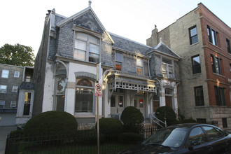 2428 N Geneva Ter in Chicago, IL - Foto de edificio - Building Photo