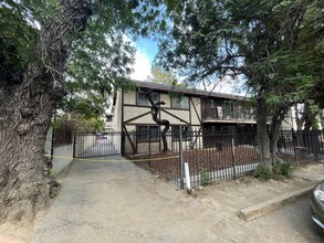 6948 Vesper Ave in Van Nuys, CA - Building Photo - Primary Photo