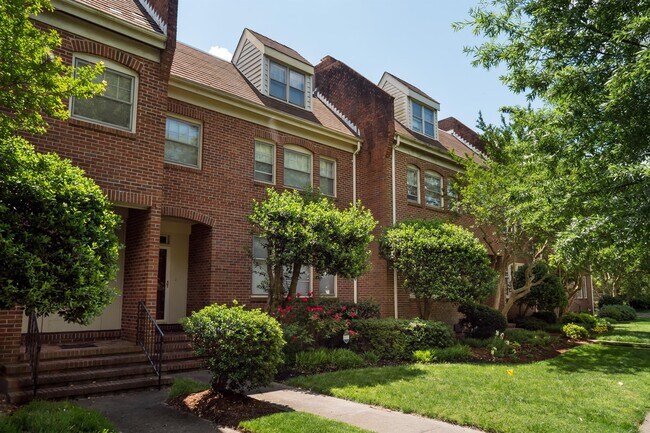 1010 Colonial Ave in Norfolk, VA - Building Photo - Building Photo