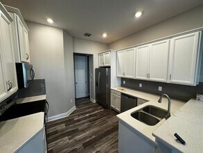 2435 Standing Rock Cir in Oakland, FL - Building Photo - Building Photo