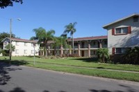 Queen Anne Apartments in St. Petersburg, FL - Building Photo - Building Photo