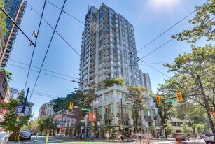480 Robson St in Vancouver, BC - Building Photo