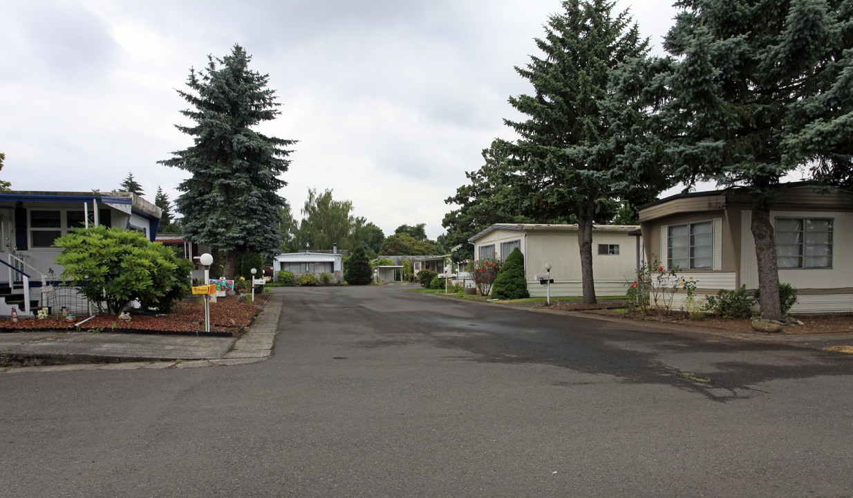 Suburban Mobile Estates in Gresham, OR - Building Photo