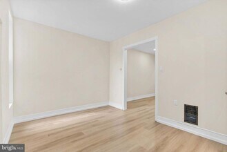 5736 Leonard St in Philadelphia, PA - Building Photo - Building Photo