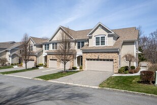 Hunter's Chase in Litchfield, CT - Building Photo