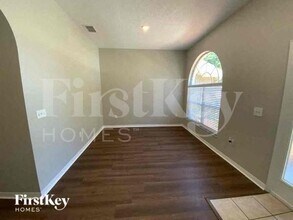 2409 Wheeler Groves Dr in Seffner, FL - Building Photo - Building Photo