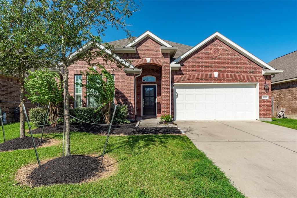 6415 Hidden Dunes Dr in Baytown, TX - Foto de edificio