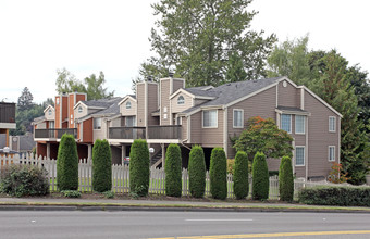 Riverstone Apartments in Federal Way, WA - Building Photo - Building Photo