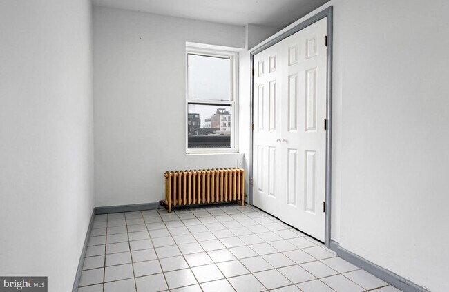 1327 Snyder Ave in Philadelphia, PA - Building Photo - Building Photo