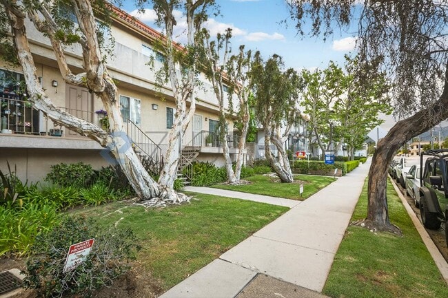 10215 Variel Ave in Los Angeles, CA - Building Photo - Building Photo