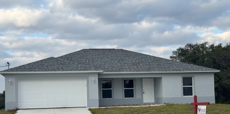 8034 Grove Ct in La Belle, FL - Building Photo