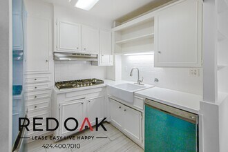 1327 Laurel Ave in West Hollywood, CA - Building Photo - Building Photo